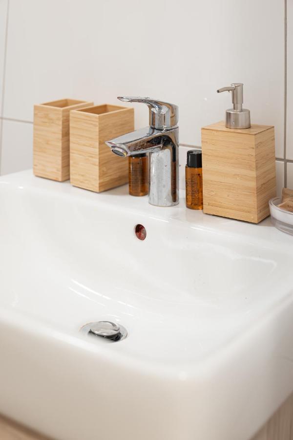 - Magical Harry Potter Apartment In Duisburg - 2 Mins Central Station Hbf - Kingsize Bed & Netflix - Ngoại thất bức ảnh