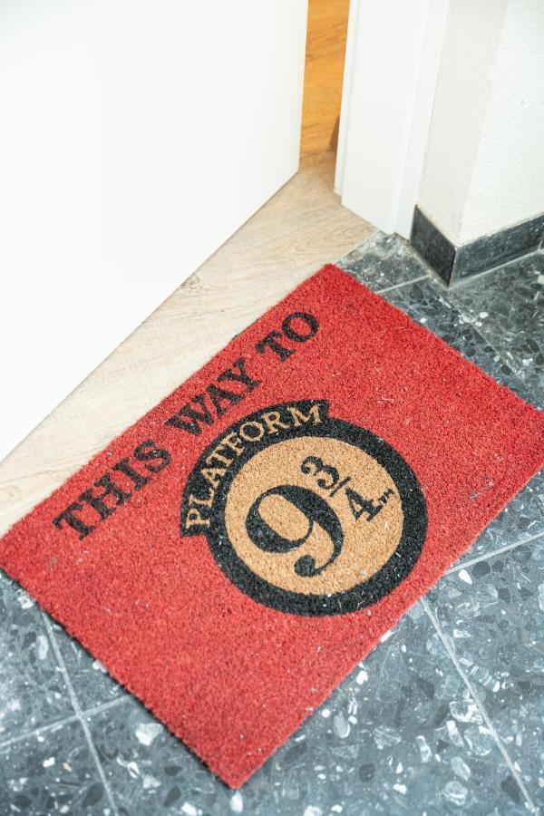 - Magical Harry Potter Apartment In Duisburg - 2 Mins Central Station Hbf - Kingsize Bed & Netflix - Ngoại thất bức ảnh